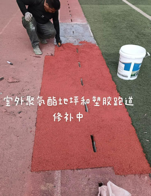 天安乡球场地面翻新维修，核心是先诊断破损